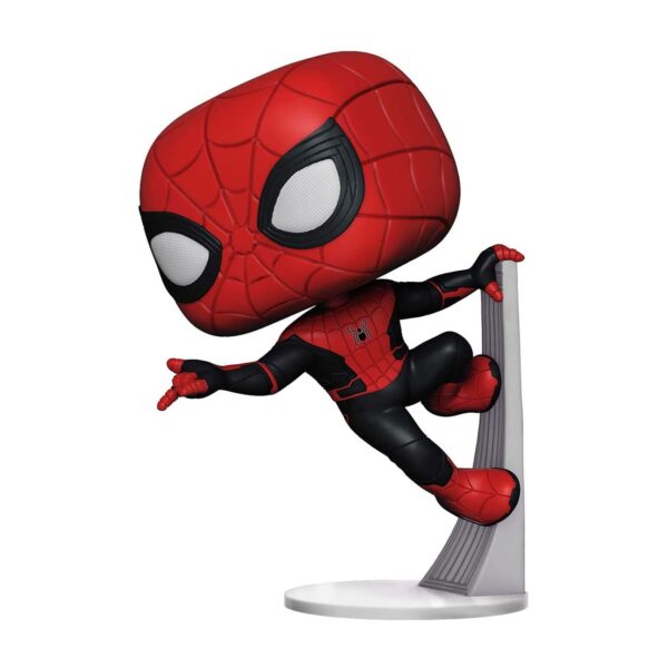 Spider-Man Lejos de Casa apoyado en pared. Funko Pop!